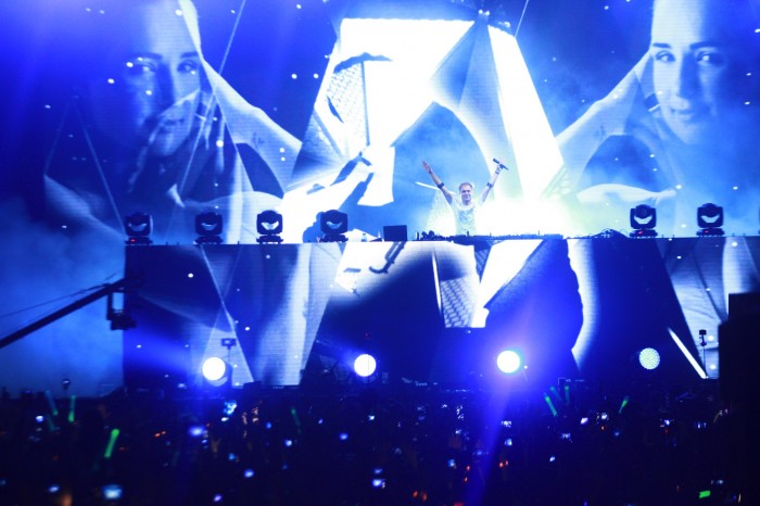 Bùng nổ trong đêm đại tiệc EDM cùng DJ Armin Van Buuren và Heineken