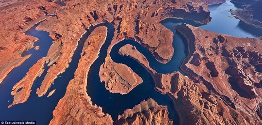 San Juan River, Goose Necks in Utah: On AirPanos website , the images can viewed in 360-degree video displays displays