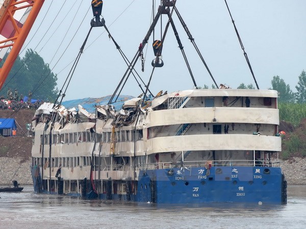 Trung Quốc: Mưa bão gây ra vụ chìm tàu làm 442 người chết