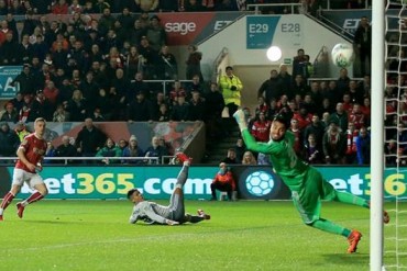 Bristol City - Man Utd 2-1: Cú sốc phút cuối