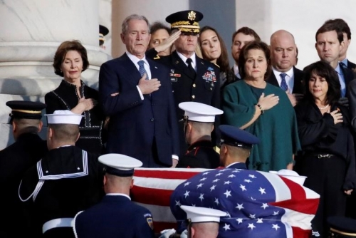 Linh cữu tổng thống Bush "cha" dưới Mái vòm Điện Capitol