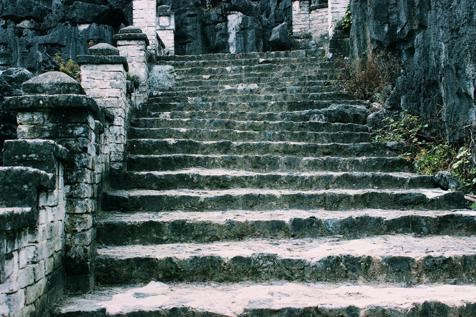 den hang mua ngam non nuoc huu tinh o lung chung troi