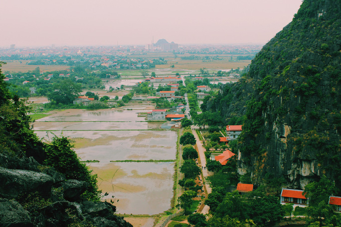 den hang mua ngam non nuoc huu tinh o lung chung troi