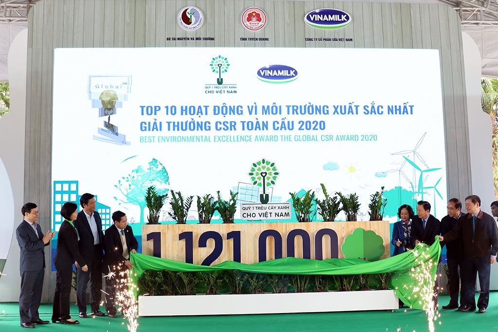 Nghi thức đánh dấu chương trình Quỹ 1 triệu cây xanh cho Việt Nam đã chạm mốc trồng 1 triệu cây xanh.