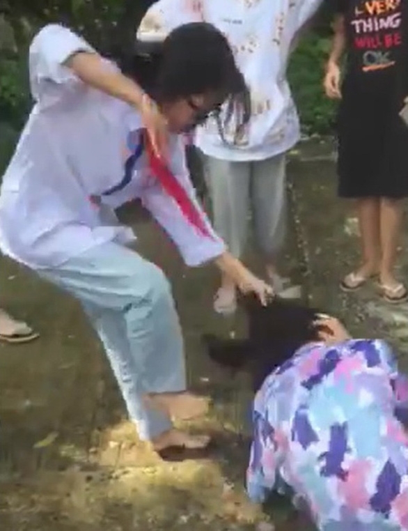 Vụ nữ sinh ở Thanh Hóa bị nhóm bạn đánh hội đồng, ảnh cắp ra từ clip