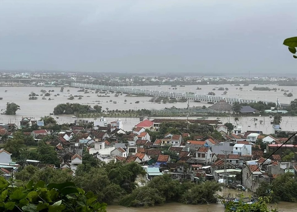 Lũ lụt tại miền Trung khiến 13 người thiệt mạng