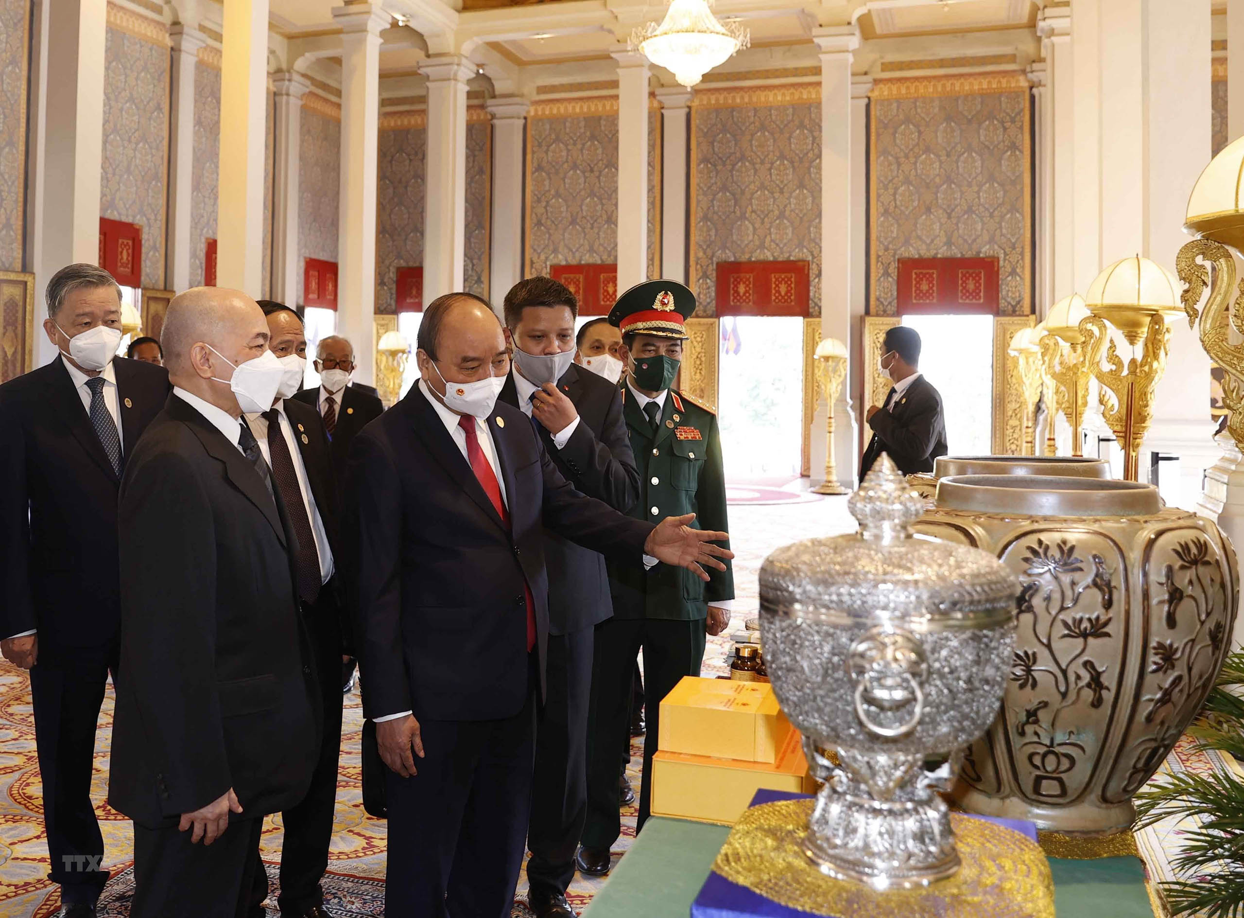 Hoàng gia Campuchia tổ chức trọng thể Lễ đón Chủ tịch nước -0