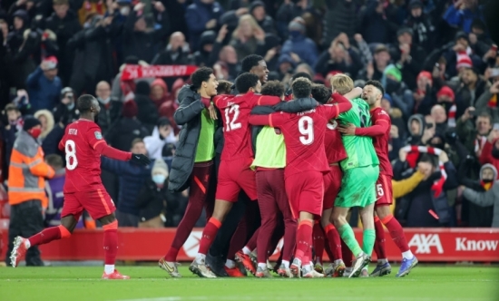 Rượt đuổi nghẹt thở, Liverpool đoạt vé vào bán kết Cúp Liên đoàn Anh