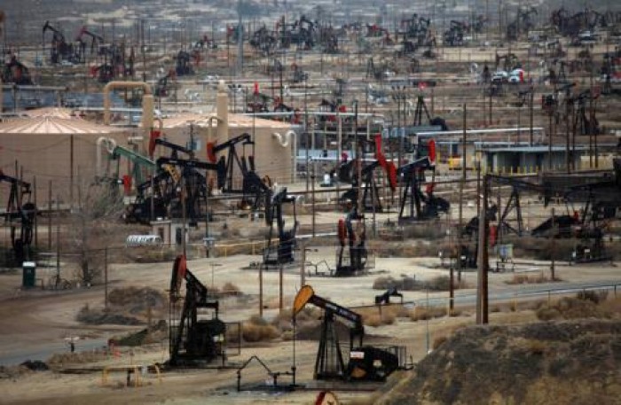 Giá dầu giảm do hợp tác giữa Nga và OPEC