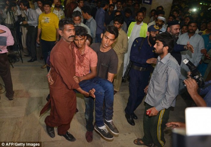Đánh bom liều chết ở Pakistan khiến 65 người thiệt mạng