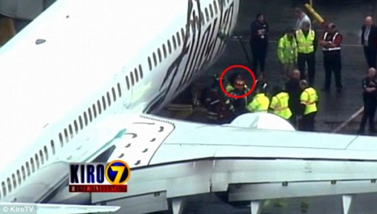 Chuyến bay 448 hãng hàng không Alaska Airline hạ cánh khẩn cấp vì gặp sự cố