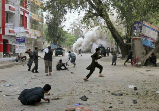 Vụ đánh bom liên tiếp tại Afghanistan khiến 133 người thương vong