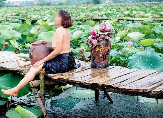 Đầm sen Hồ Tây: Đầm sen Hồ Tây không chỉ là một môi trường sống của loài hoa sen quý giá, mà còn là một di sản văn hóa truyền thống của thủ đô Hà Nội. Hãy đến và tận hưởng không khí trong lành, yên bình và tuyệt vời tại đầm sen Hồ Tây.