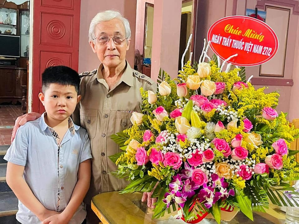 Bác sĩ 78 tuổi xứ Nghệ viết đơn xin đi chống dịch ở Bắc Giang
