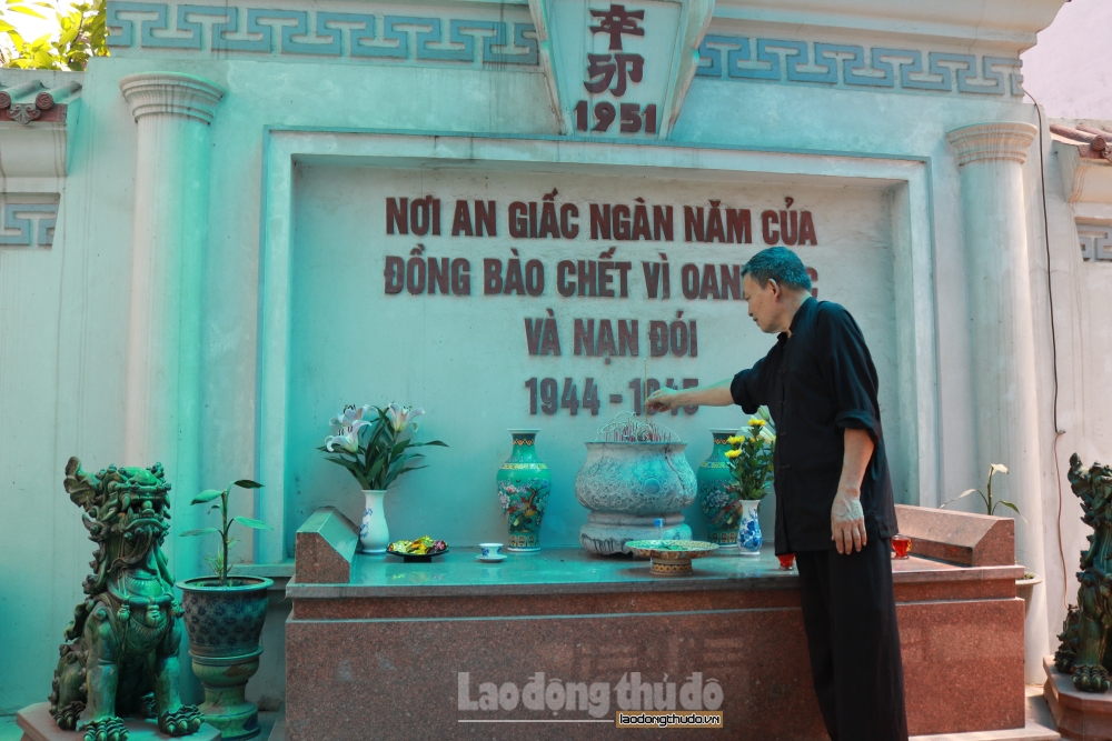 Chuyện về người trông coi ngôi mộ tập thể lớn nhất Việt Nam