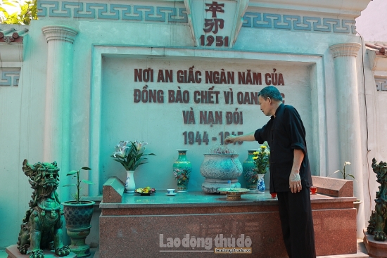 Chuyện về người trông coi ngôi mộ tập thể lớn nhất Việt Nam