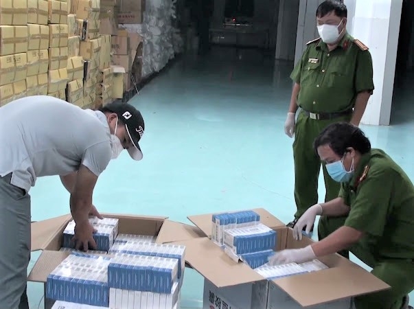 Thu giữ gần 10.000 hộp thuốc 'Liên Hoa Thanh Ôn' nhập lậu