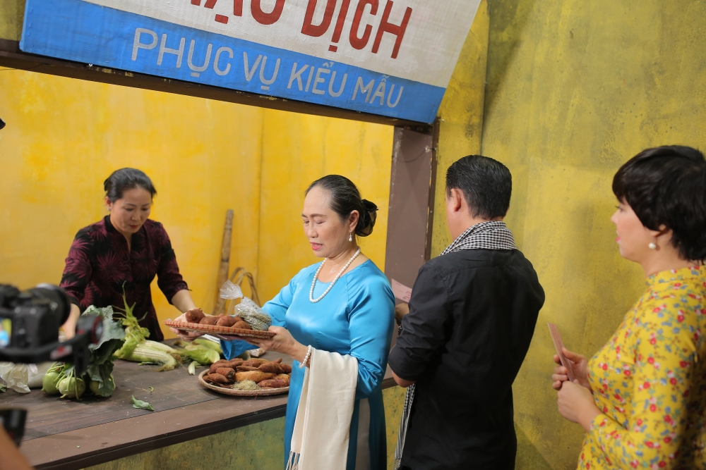 Nhà báo Tuyết Nhung hồi ức về bữa cơm nhà và căn bếp tối
