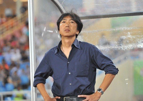 Báo chí Nhật chỉ trích lối chơi của HLV Miura
