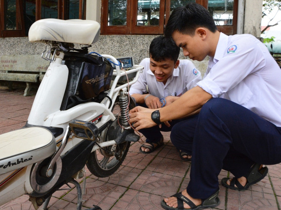 Học sinh cấp 3 chế tạo thiết bị giới hạn tốc độ xe đạp điện