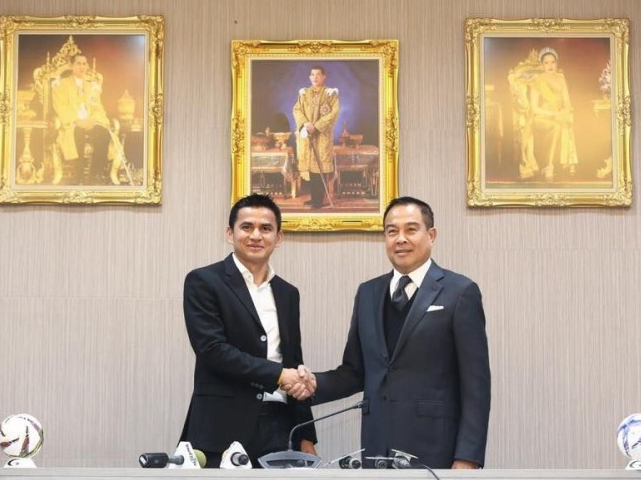 HLV Kiatisak tiếp tục dẫn dắt đội tuyển Thái Lan thêm 1 năm