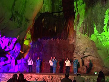 Độc đáo màn trình diễn ánh sáng và biểu diễn nghệ thuật hang động ở xứ Lạng