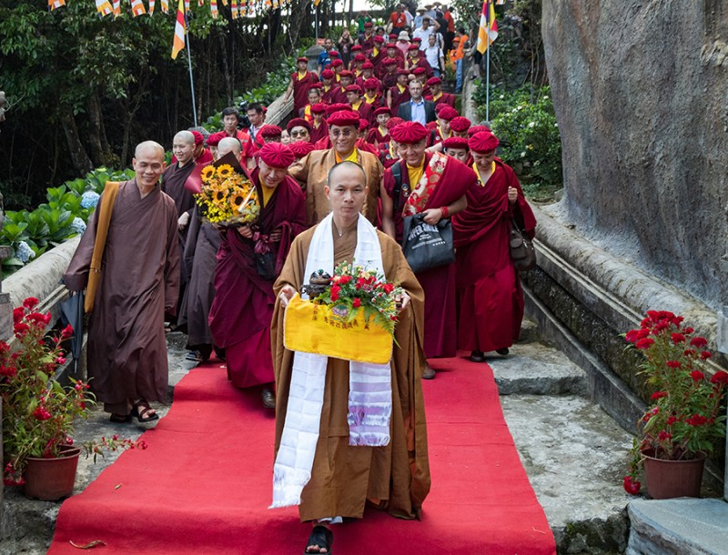 Đức Pháp Vương Gyalwang Drukpa tham quan Bà Nà Hills