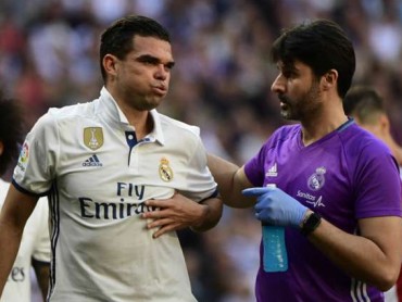 Pepe gãy xương sườn, Real Madrid “méo mặt” trước đại chiến Bayern