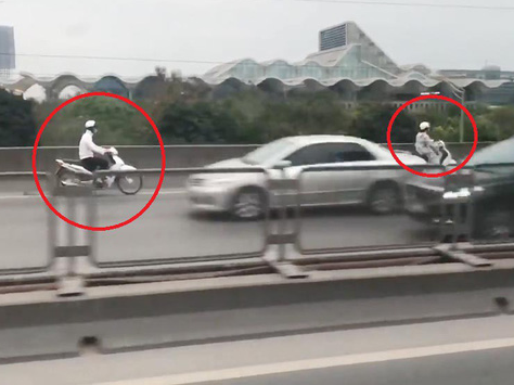 Hà Nội: Nhiều xe máy "liều mạng" chạy ngược chiều ở đường trên cao