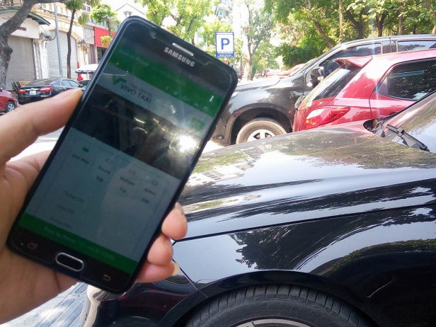 Grab thâu tóm Uber: Cơ hội cho taxi công nghệ Việt?