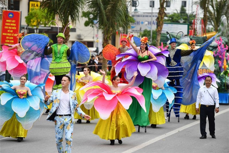 choang ngop voi carnival duong pho lan dau tien to chuc tai thanh hoa