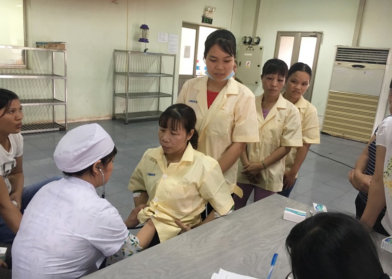 LĐLĐ huyện Thạch Thất: Tổ chức khám tầm soát ung thư cho nữ công nhân