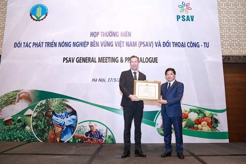 Nestlé Việt Nam nhận bằng khen vì thành tích xuất sắc phát triển nông nghiệp bền vững