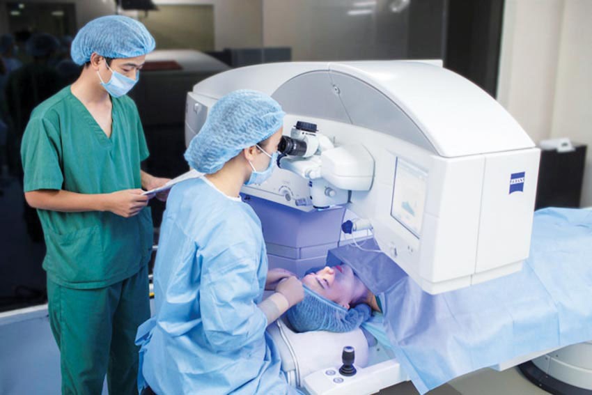 Cẩn thận rủi ro khi phẫu thuật laser chữa cận thị
