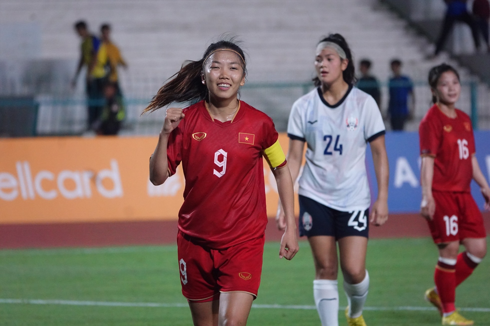 Thắng đậm Campuchia, tuyển nữ Việt Nam tái ngộ Myanmar ở chung kết