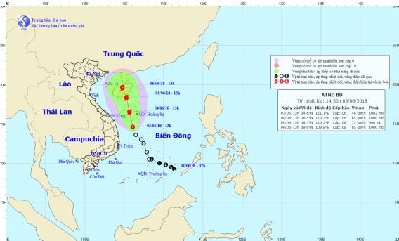 Áp thấp nhiệt đới cách Hoàng Sa 220km, có khả năng mạnh lên thành bão