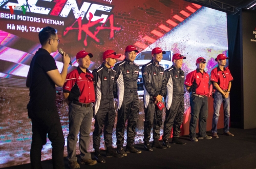 Việt Nam lần đầu tiên có đội đua xe chuyên nghiệp