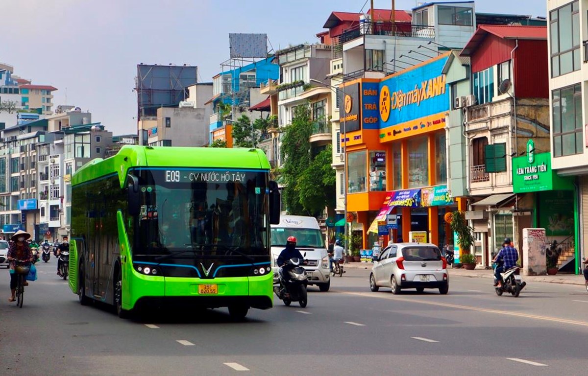 Hà Nội có thêm tuyến buýt điện để phục vụ nhu cầu đi lại người dân