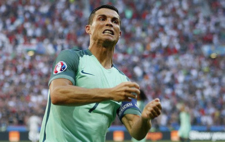 C.Ronaldo đánh đổi sự nghiệp để đá… siêu cúp châu Âu