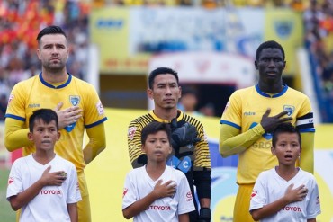 HLV Hữu Thắng muốn gọi từ 1 tới 3 cầu thủ nhập tịch lên tuyển Việt Nam