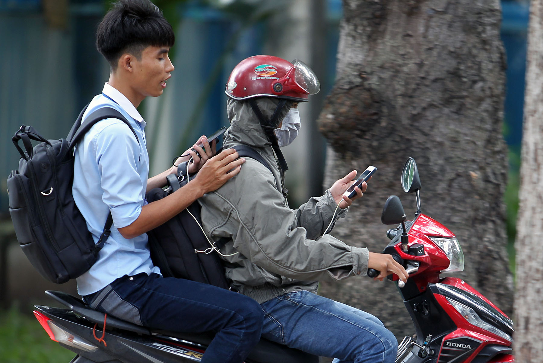 Những ẩn họa nguy hiểm khi chơi Pokemon Go ở Việt Nam