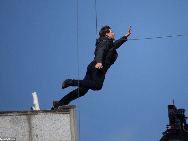 Tom Cruise gãy 2 xương sườn khi quay phần mới “Mission: Impossible”