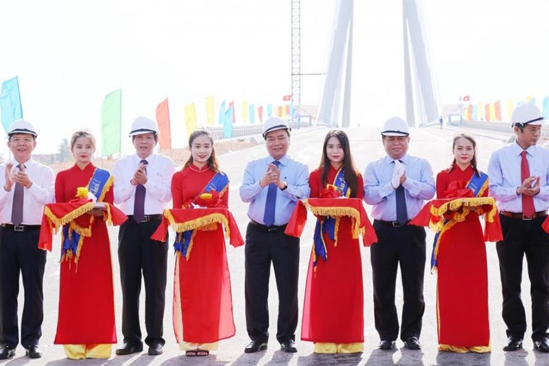 Thông xe cầu dây văng nhịp đối xứng khẩu độ lớn thứ 2 Việt Nam