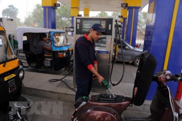 Giá dầu tiếp tục tăng sau khi Mỹ áp đặt trở lại lệnh trừng phạt Iran