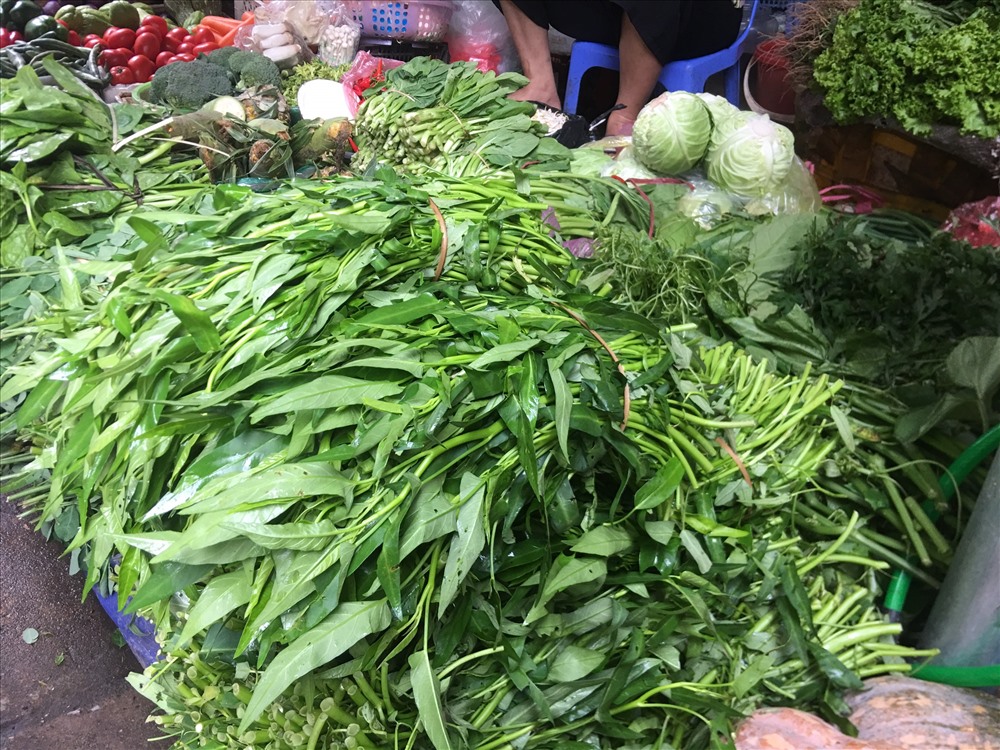 Ảnh hưởng bão số 3 Wipha: Rau xanh ở Hà Nội tăng giá mạnh