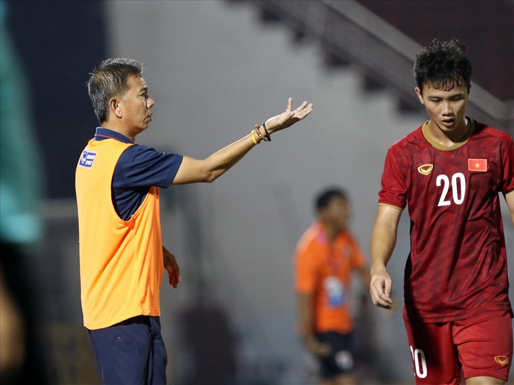 U18 Việt Nam thua Campuchia có phải do huấn luyện viên?