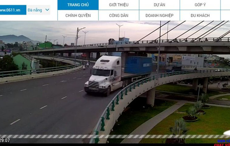 Người dân theo dõi giao thông thành phố qua camera trực tuyến
