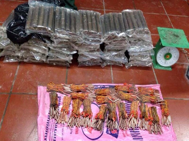 Quảng Nam: Bắt khẩn cấp đối tượng vận chuyển 50kg thuốc nổ bom