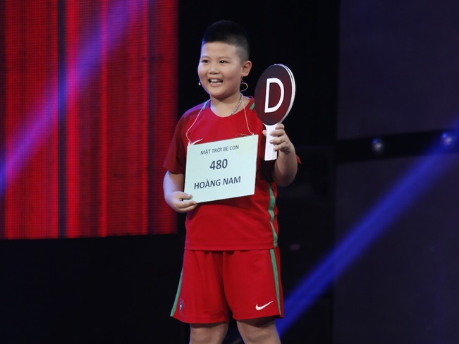 Cậu bé 8 tuổi khiến MC Lại Văn Sâm “bật ngửa” khi tự ra giá “9 triệu bảng Anh” cho mình