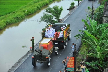 Hình ảnh đoàn xe tang Chủ tịch nước Trần Đại Quang về quê hương